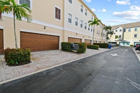 Townhouse in Jupiter, Florida 2 bedrooms, 143.26 sq.m. № 1209274 - photo 14