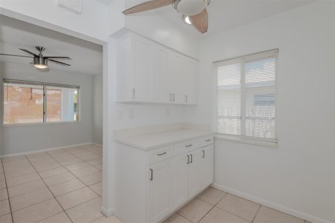 House in Hollywood, Florida 2 bedrooms, 69.58 sq.m. № 1186266 - photo 12