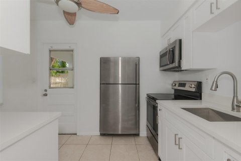 House in Hollywood, Florida 2 bedrooms, 69.58 sq.m. № 1186266 - photo 15