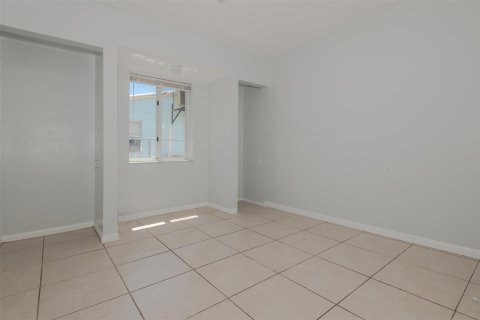 House in Hollywood, Florida 2 bedrooms, 69.58 sq.m. № 1186266 - photo 5