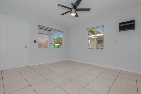 House in Hollywood, Florida 2 bedrooms, 69.58 sq.m. № 1186266 - photo 17
