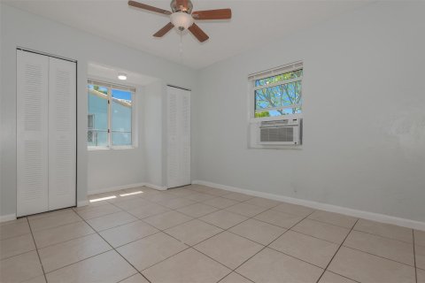 House in Hollywood, Florida 2 bedrooms, 69.58 sq.m. № 1186266 - photo 11