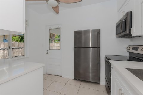 House in Hollywood, Florida 2 bedrooms, 69.58 sq.m. № 1186266 - photo 16