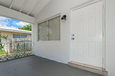 House in Hollywood, Florida 2 bedrooms, 69.58 sq.m. № 1186266 - photo 23