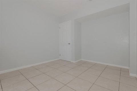 House in Hollywood, Florida 2 bedrooms, 69.58 sq.m. № 1186266 - photo 4