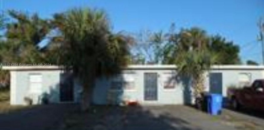 Коммерческая недвижимость в Форт Майерс, Флорида № 1141083