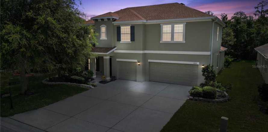 House in New Port Richey, Florida 5 bedrooms, 292.83 sq.m. № 1340116