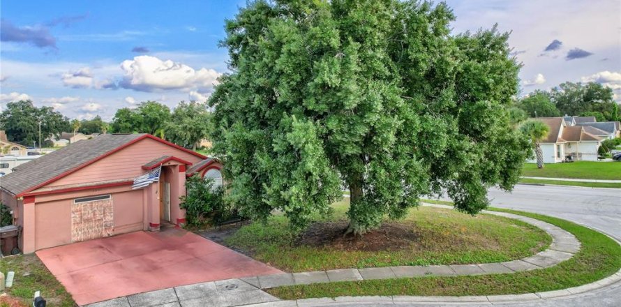 Villa ou maison à Kissimmee, Floride 3 chambres, 143.81 m2 № 1340086