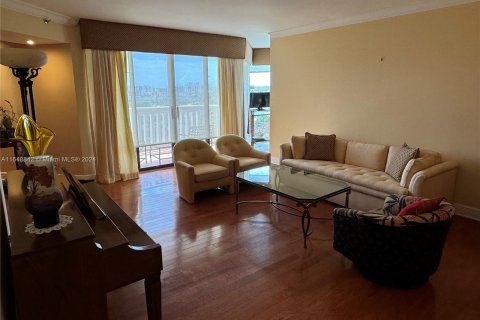 Condominio en venta en Aventura, Florida, 3 dormitorios, 170.94 m2 № 1331063 - foto 18