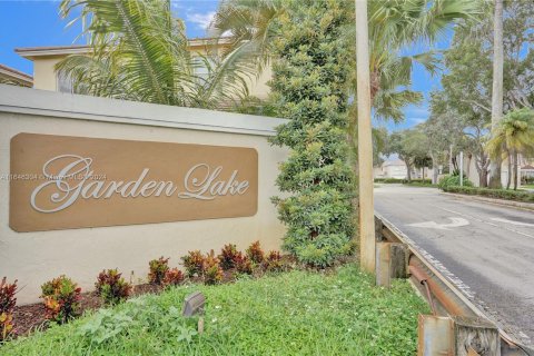 Adosado en venta en Pembroke Pines, Florida, 3 dormitorios, 148.64 m2 № 1332206 - foto 24