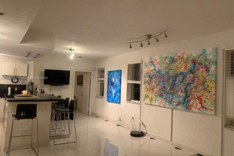 Appartement à louer à Miami Beach, Floride: 2 chambres, 80.82 m2 № 1332179 - photo 2