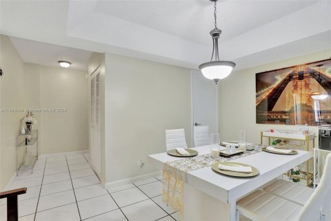 Condominio en venta en Lauderhill, Florida, 2 dormitorios, 117.06 m2 № 1099677 - foto 5