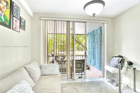 Condominio en venta en Lauderhill, Florida, 2 dormitorios, 117.06 m2 № 1099677 - foto 14