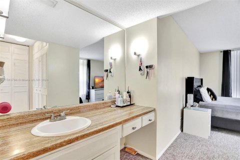 Condominio en venta en Lauderhill, Florida, 2 dormitorios, 117.06 m2 № 1099677 - foto 19