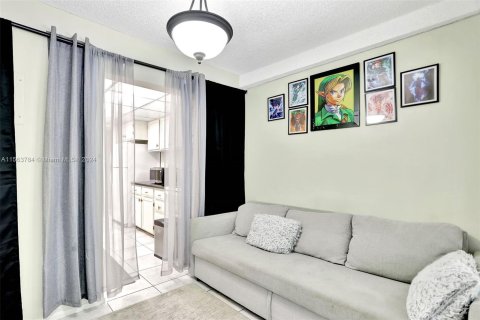 Condominio en venta en Lauderhill, Florida, 2 dormitorios, 117.06 m2 № 1099677 - foto 15