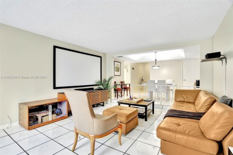 Condominio en venta en Lauderhill, Florida, 2 dormitorios, 117.06 m2 № 1099677 - foto 9