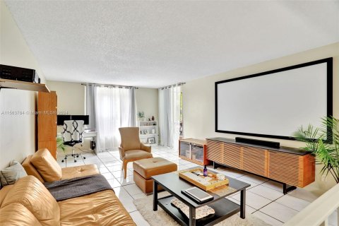 Condominio en venta en Lauderhill, Florida, 2 dormitorios, 117.06 m2 № 1099677 - foto 7