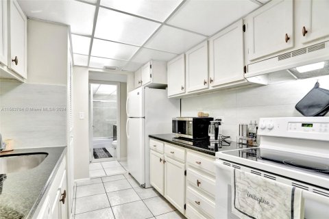 Condominio en venta en Lauderhill, Florida, 2 dormitorios, 117.06 m2 № 1099677 - foto 13