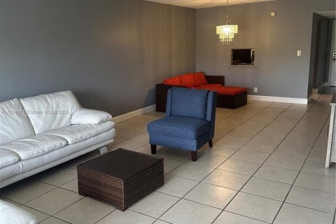 Condominio en venta en Lauderhill, Florida, 2 dormitorios, 111.48 m2 № 1099716 - foto 5