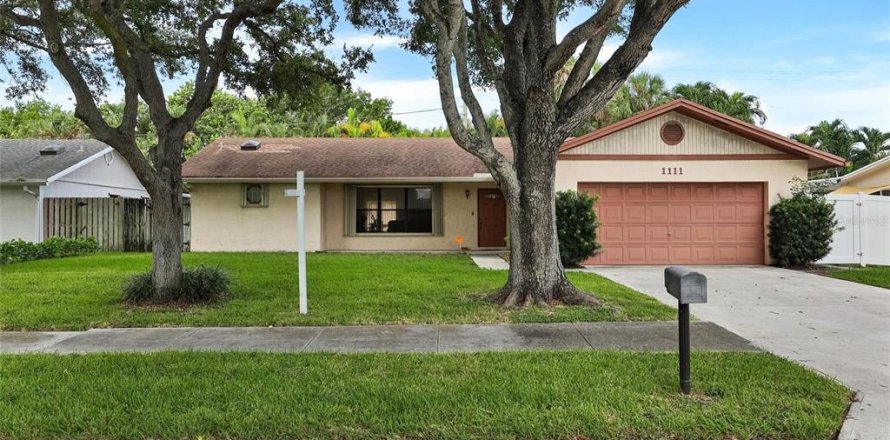 House in Deerfield Beach, Florida 3 bedrooms, 151.99 sq.m. № 1346776