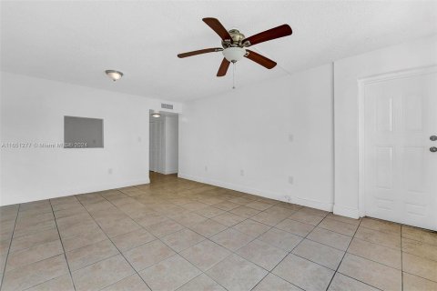 Condo in Deerfield Beach, Florida, 2 bedrooms  № 1333450 - photo 23