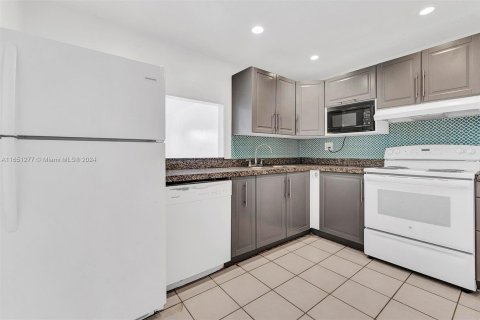 Condo in Deerfield Beach, Florida, 2 bedrooms  № 1333450 - photo 5