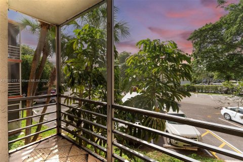 Condo in Deerfield Beach, Florida, 2 bedrooms  № 1333450 - photo 1