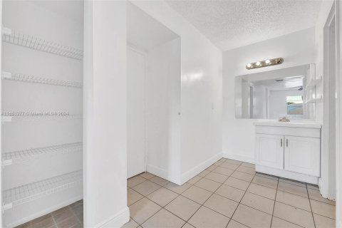 Condo in Deerfield Beach, Florida, 2 bedrooms  № 1333450 - photo 13