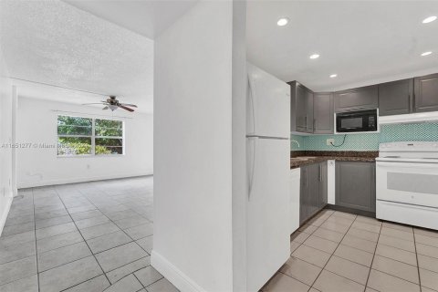 Condo in Deerfield Beach, Florida, 2 bedrooms  № 1333450 - photo 4