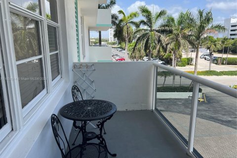 Copropriété à vendre à Hollywood, Floride: 2 chambres, 80.92 m2 № 1332367 - photo 11