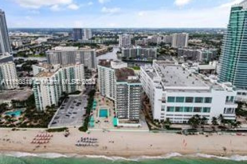 Condo in Hollywood, Florida, 2 bedrooms  № 1332367 - photo 28