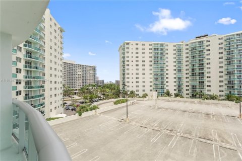 Copropriété à vendre à Hollywood, Floride: 1 chambre, 81.2 m2 № 1292642 - photo 18