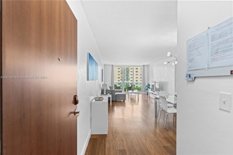 Copropriété à vendre à Hollywood, Floride: 1 chambre, 81.2 m2 № 1292642 - photo 2