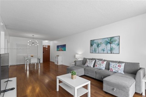 Condo in Hollywood, Florida, 1 bedroom  № 1292642 - photo 9