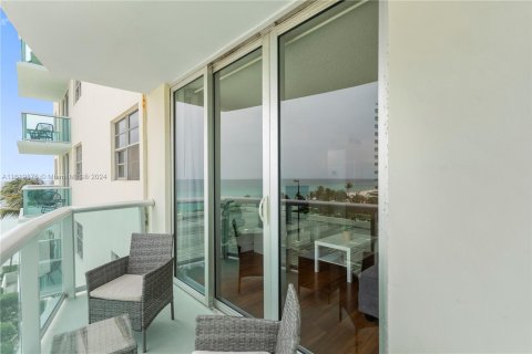 Condo in Hollywood, Florida, 1 bedroom  № 1292642 - photo 12