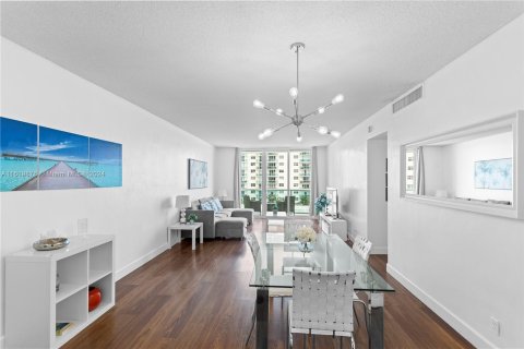 Condo in Hollywood, Florida, 1 bedroom  № 1292642 - photo 5