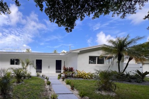 House in North Miami Beach, Florida 3 bedrooms, 165.55 sq.m. № 1239438 - photo 1