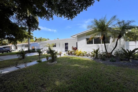 House in North Miami Beach, Florida 3 bedrooms, 165.55 sq.m. № 1239438 - photo 16