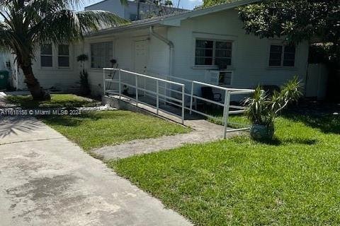 Commercial property in Miami, Florida 198.35 sq.m. № 1239437 - photo 4