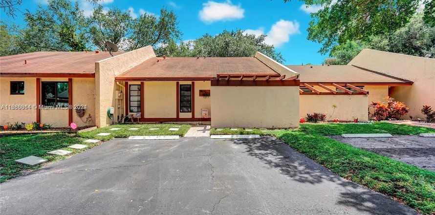 Villa ou maison à Pembroke Pines, Floride 2 chambres, 98.48 m2 № 1427283