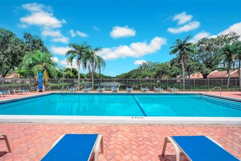 Villa ou maison à vendre à Pembroke Pines, Floride: 2 chambres, 98.48 m2 № 1427283 - photo 16