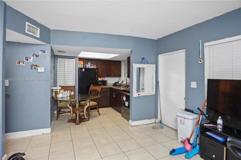 Condo in Oakland Park, Florida, 2 bedrooms  № 1427250 - photo 8