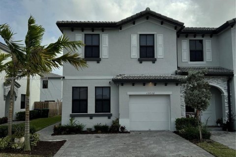 Townhouse in Homestead, Florida 4 bedrooms, 186.27 sq.m. № 1429974 - photo 1