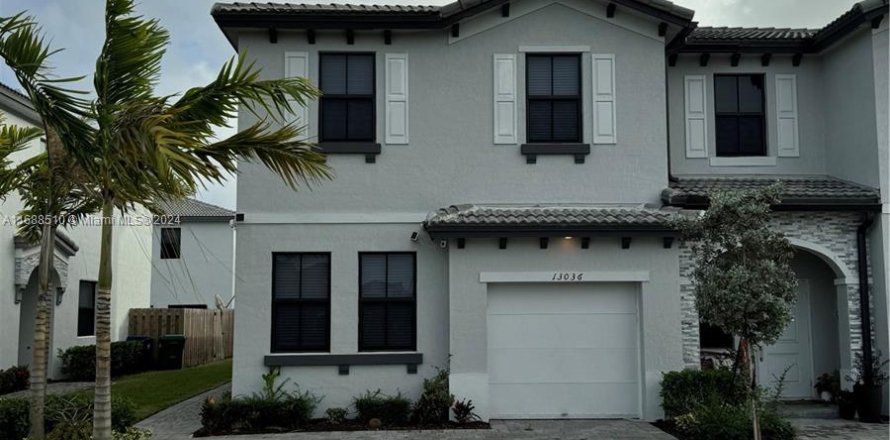 Townhouse in Homestead, Florida 4 bedrooms, 186.27 sq.m. № 1429974