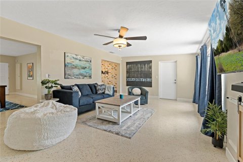 Villa ou maison à louer à Sarasota, Floride: 2 chambres, 129.32 m2 № 504639 - photo 5