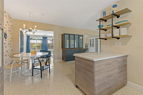 Villa ou maison à louer à Sarasota, Floride: 2 chambres, 129.32 m2 № 504639 - photo 27