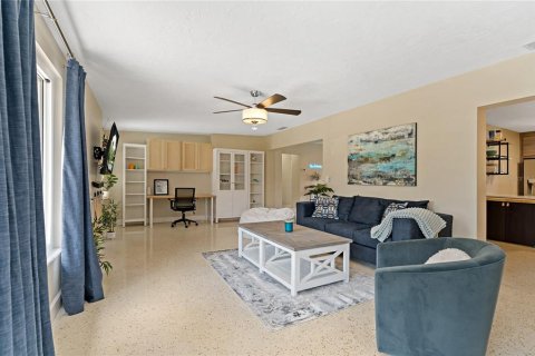 Villa ou maison à louer à Sarasota, Floride: 2 chambres, 129.32 m2 № 504639 - photo 6