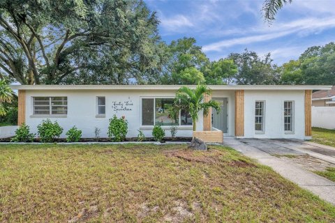 Casa en venta en Tampa, Florida, 4 dormitorios, 112.88 m2 № 1341526 - foto 1