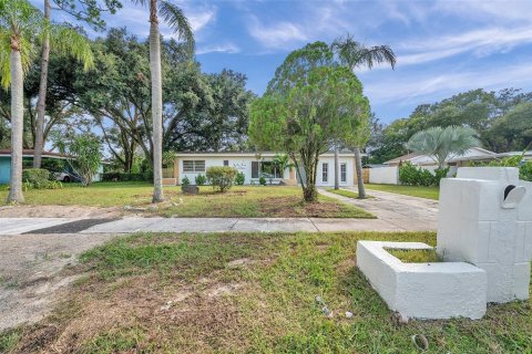 Casa en venta en Tampa, Florida, 4 dormitorios, 112.88 m2 № 1341526 - foto 3