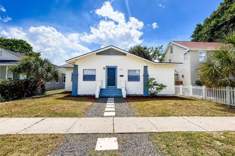 Casa en venta en Saint Petersburg, Florida, 4 dormitorios, 179.02 m2 № 1379226 - foto 1